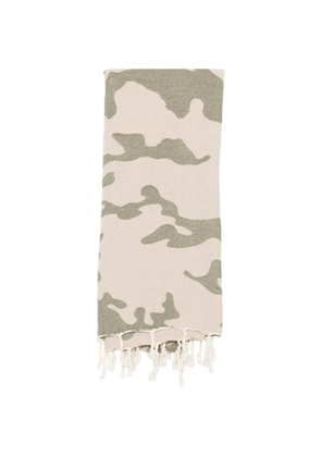 MC2 Saint Barth camouflage-pattern fringed beach towel - Neutrals
