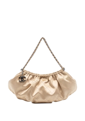 CHANEL Pre-Owned 2005-2006 Quilted Satin CC Charm handbag - Neutrals