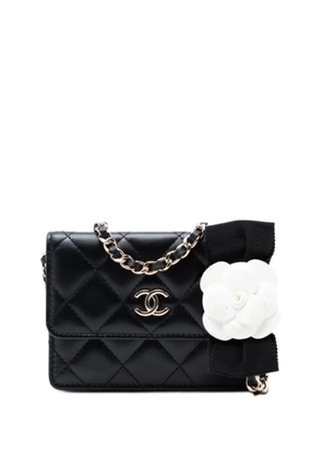 CHANEL Pre-Owned 2021 Quilted Lambskin Camellia Bow Card Holder On Chain crossbody bag - Black