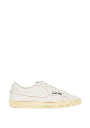 Autry logo-patch leather sneakers - Neutrals