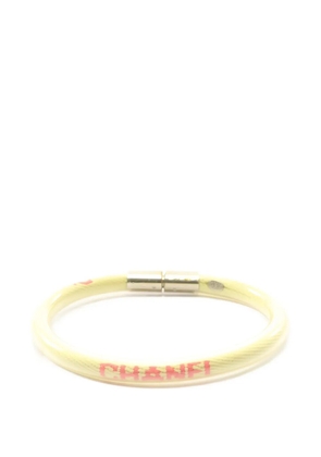 CHANEL Pre-Owned 1986-1988 logo-detail bangle bracelet - Gold