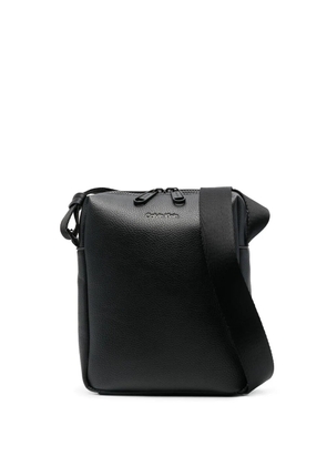 Calvin Klein logo-print messenger bag - Black