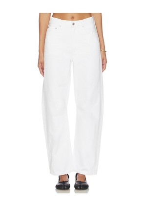 Citizens of Humanity Miro Long Relaxed Jeans in White. Size 23. Also in 24, 25, 26, 27, 28, 29, 30, 32, 33, 34.