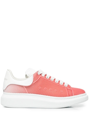 Alexander McQueen gradient-effect Oversized low-top sneakers - 9450 white/red/pink