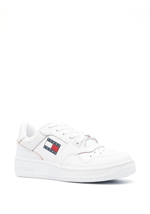 Tommy Hilfiger logo-patch lace-up sneakers - White