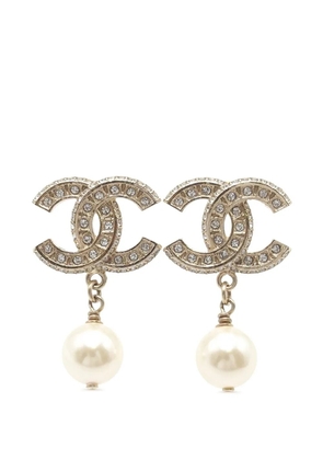 CHANEL Pre-Owned 2025 CC Gold Plated Strass Faux Pearl Drop Earrings costume earrings