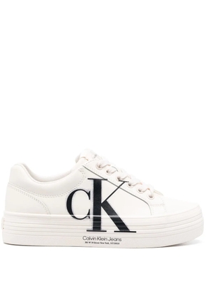 Calvin Klein logo-print low-top sneakers - White