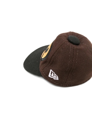 A BATHING APE® x New Era cap keyring - Brown