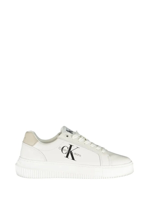 Calvin Klein logo-print platform sneakers - White