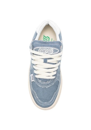 EVENU Equal contrast-stitch logo-patch sneakers - Blue
