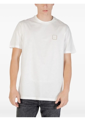 Armani Exchange logo-patch T-shirt - White