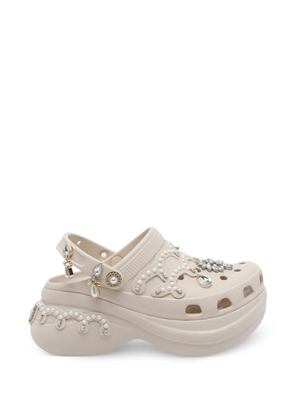 Crocs Bae embellished platform mules - Neutrals
