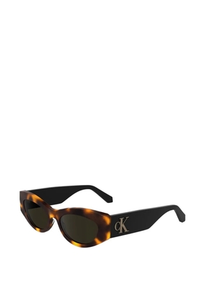 Calvin Klein cat eye frame sunglasses - Brown