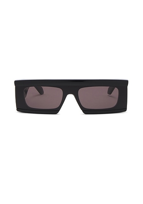 ALAÏA Cut Rectangular Sunglasses in Black & Grey - Black. Size all.