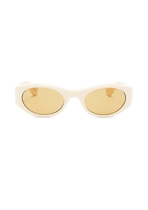 Valentino Garavani Vain Light Round Sunglasses in Ivory & Brown - Ivory. Size all.