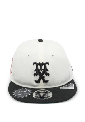 SAINT MXXXXXX x New Era logo-patch cap - White
