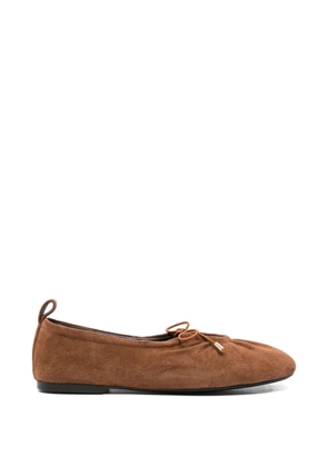 ADRIANNA FERETTI bow-detail suede ballet flats - Brown
