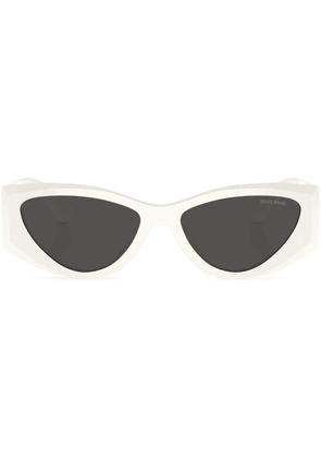 Miu Miu Eyewear cat-eye frame tinted sunglasses - White