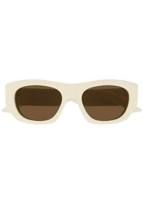Alexander McQueen Eyewear logo-print sunglasses - Neutrals