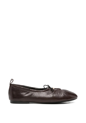 ADRIANNA FERETTI gathered bow-detail ballet flats - Brown