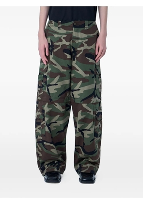 VETEMENTS camouflage cargo trousers - Green