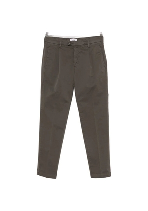 VELA SHOP pleated chinos - Brown