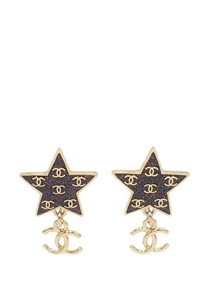 CHANEL Pre-Owned 2024 CC Gold Plated Glittered Enamel Star Drop Clip On Earrings costume earrings