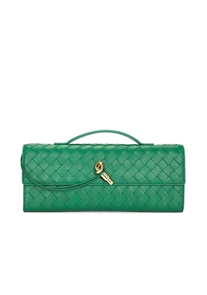 Bottega Veneta Andiamo Clutch in Jungle & Muse Brass - Green. Size all.