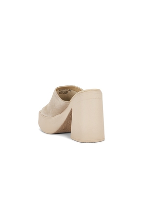 Free People Zoe Platform Sandal In Diamond Suede in Taupe. Size 36. Also in 39, 37.5, 38, 38.5, 39.5, 40, 41, 37.