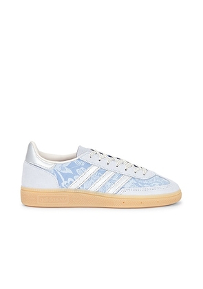 Adidas Originals Handball Spezial Sneaker in Crystal Sky  Silver Metallic  & Chalk White - Blue-Metallic Silver. Size 6 (also in 10, 11, 6.5, 7,...