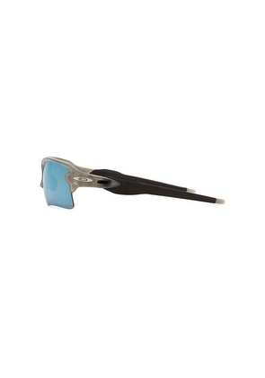 Oakley Flak 2.0 XL Sunglasses in Grey.