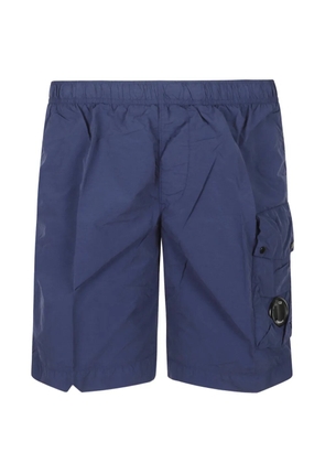C.P. Company lens-detail cargo shorts - Blue