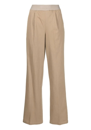 FEAR OF GOD ESSENTIALS logo-waistband straight-leg trousers - Brown