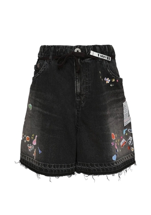 Maison MIHARA YASUHIRO sticker-embellished frayed shorts - Black