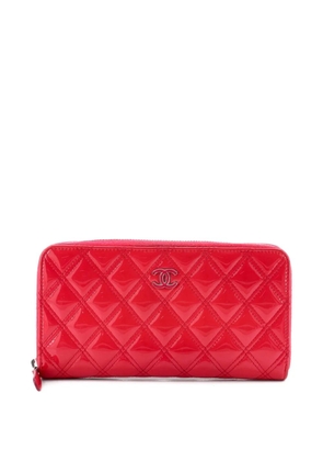 CHANEL Pre-Owned Double Stitch Zip Around Wallet Quilted Patent Long small wallets - Pink