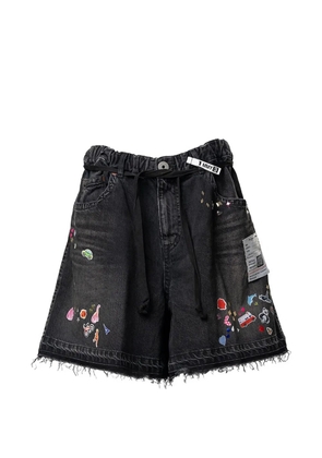 Maison MIHARA YASUHIRO sticker-print denim shorts - Black