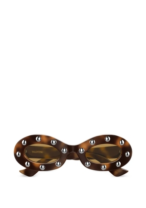VALENTINO GARAVANI EYEWEAR stud-embellished oval-frame sunglasses - Brown