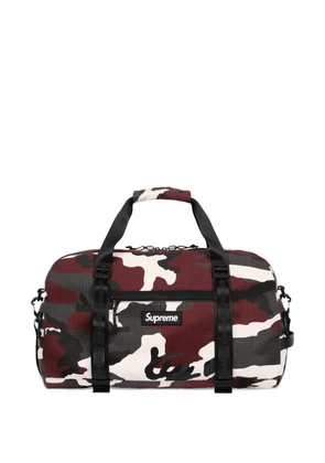 Supreme camouflage-print ripstop duffle bag - Red