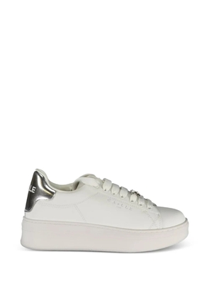 Gaelle logo-plaque sneakers - White