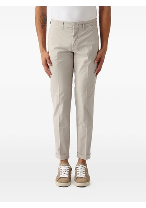 Fay logo-patch turned-up trousers - Neutrals