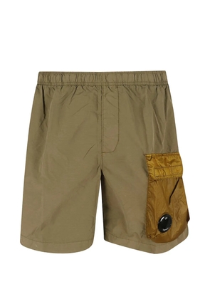 C.P. Company logo-lens cargo shorts - Green