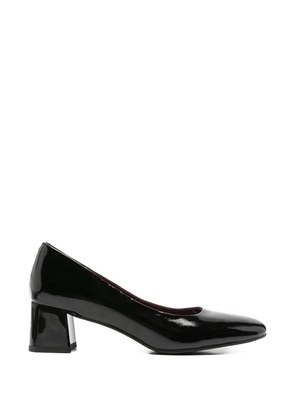 LINDA BAUMANN patent-finish logo-plaque pumps - Black