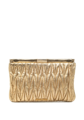 Miu Miu Pre-Owned 2010-2026 Metallic Matelasse Nappa Frame clutch bag - Gold
