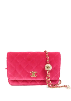 CHANEL Pre-Owned Wallet On Chain quilted CC-logo cross body bag - Pink