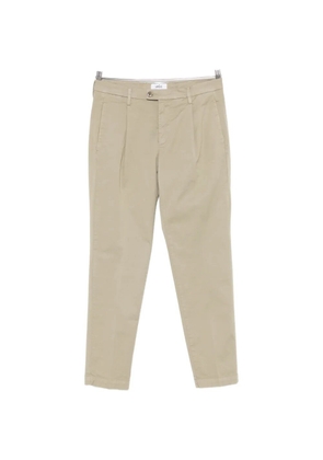 VELA SHOP belt-loop pleated trousers - Neutrals