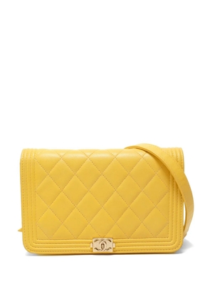 CHANEL Pre-Owned 2018-2019 Le Boy quilted shoulder bag - Yellow