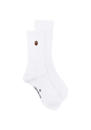 A BATHING APE® logo-embroidered socks - White