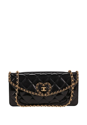 CHANEL Pre-Owned 2020s quilted heart-detail shoulder bag - Black