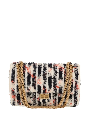 CHANEL Pre-Owned 2020 2.55 tweed shoulder bag - Neutrals