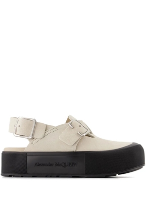 Alexander McQueen side buckle-fastening detail sandals - Neutrals